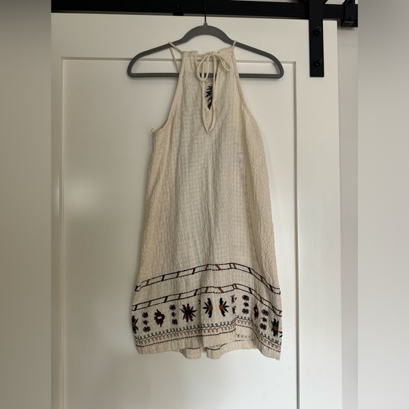 Embroidered dress - Picture 4 of 7